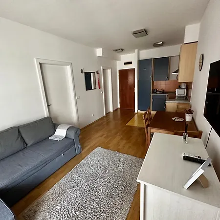 Leda Apartment *